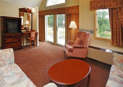 Econo Lodge Inn & Suites Groton Exterior foto