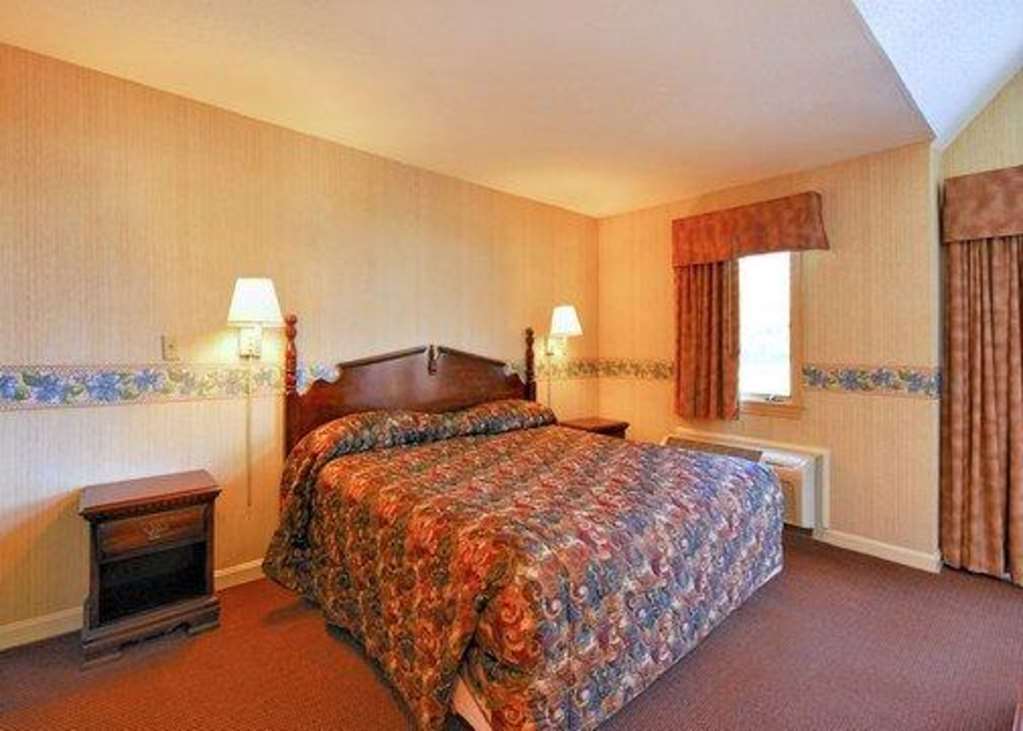 Econo Lodge Inn & Suites Groton Quarto foto