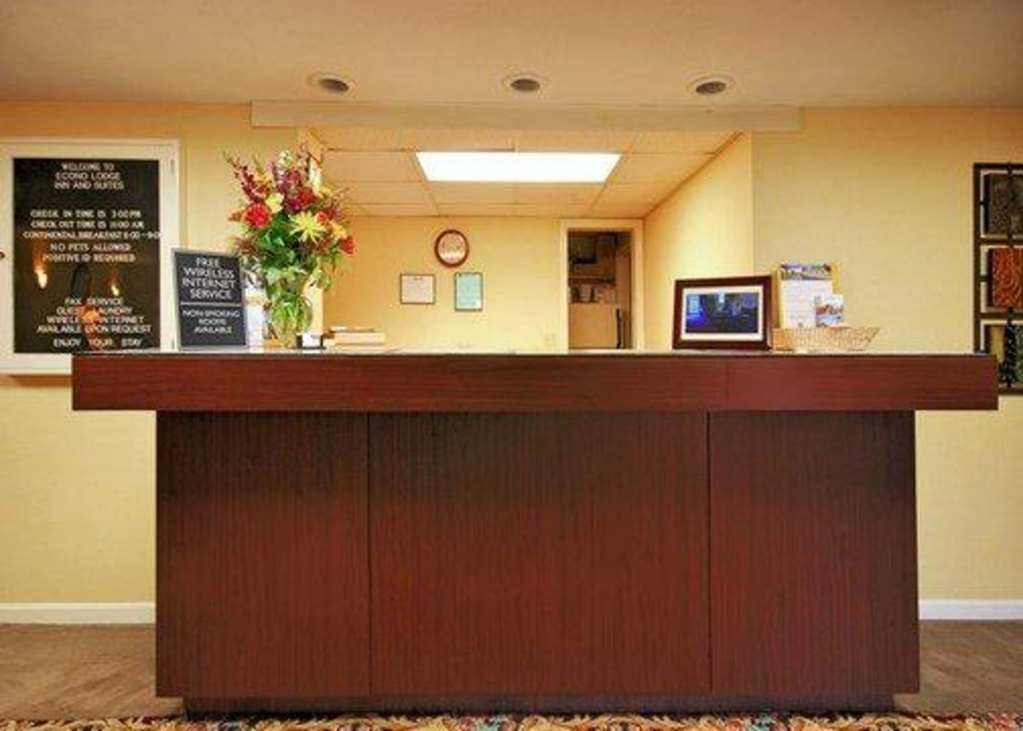 Econo Lodge Inn & Suites Groton Interior foto