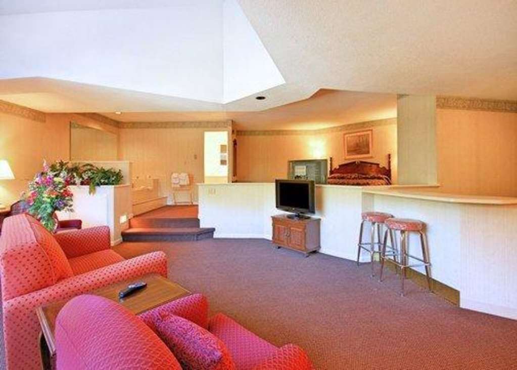 Econo Lodge Inn & Suites Groton Quarto foto