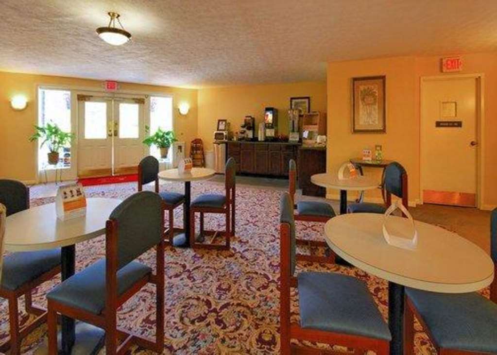 Econo Lodge Inn & Suites Groton Restaurante foto